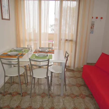 Flat For Six Guests By The Sea