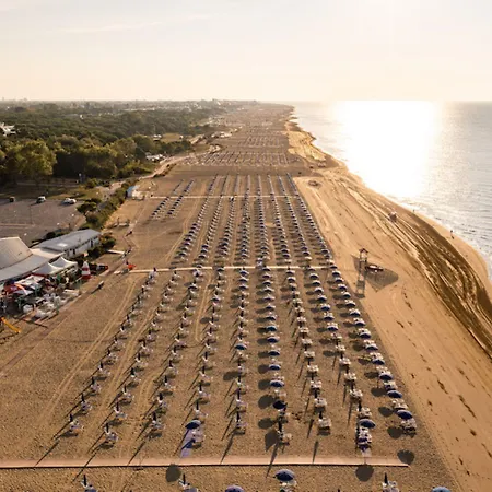 Flat For Six Guests By The Sea Bibione